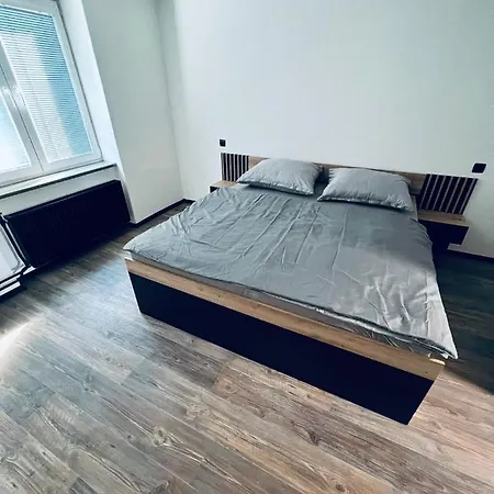 S Parkováním Apartamento *